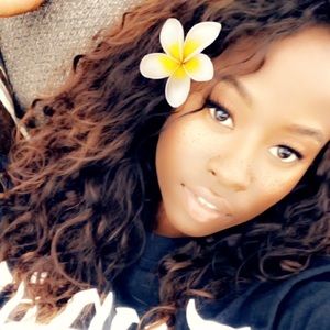 Meet your Posher, Jewel